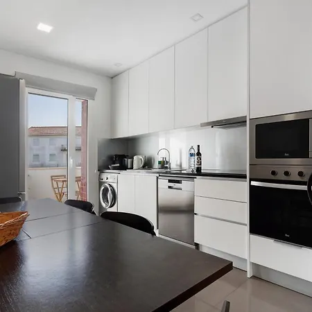 Casa Dos Terracos T2 Rc * סאו מרטיניו דו פורטו