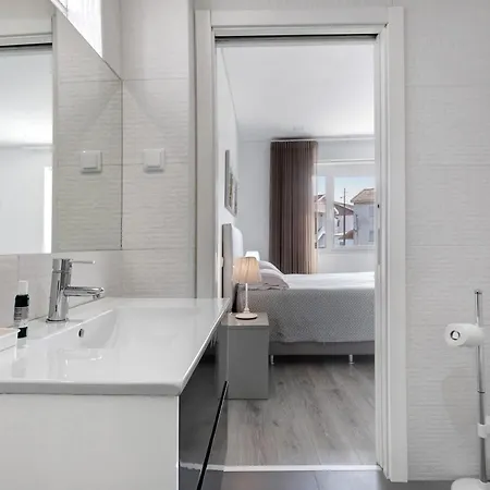 Casa Dos Terracos T2 Rc דירה *