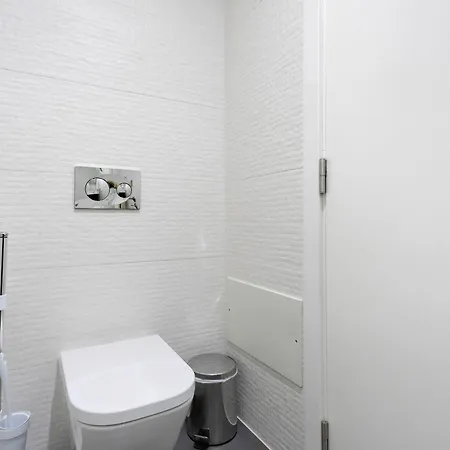 Casa Dos Terracos T2 Rc דירה *