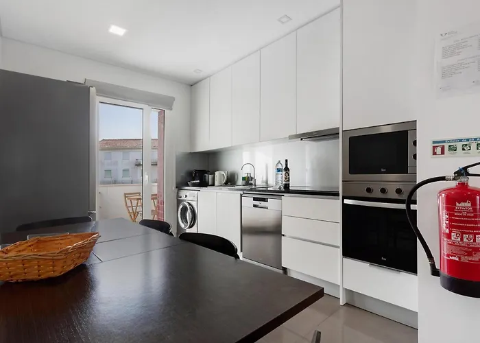 Casa Dos Terracos T2 Rc * סאו מרטיניו דו פורטו