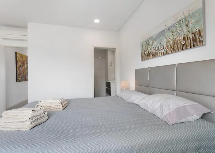 Casa Dos Terracos T2 Rc דירה *