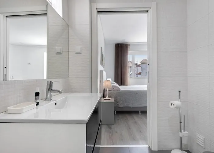 Casa Dos Terracos T2 Rc דירה *