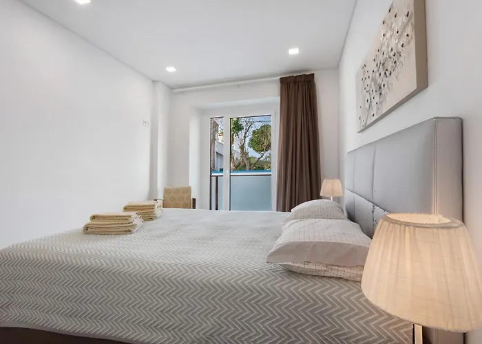 Casa Dos Terracos T2 Rc דירה