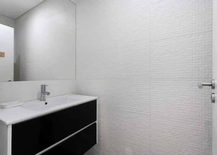 Casa Dos Terracos T2 Rc דירה סאו מרטיניו דו פורטו