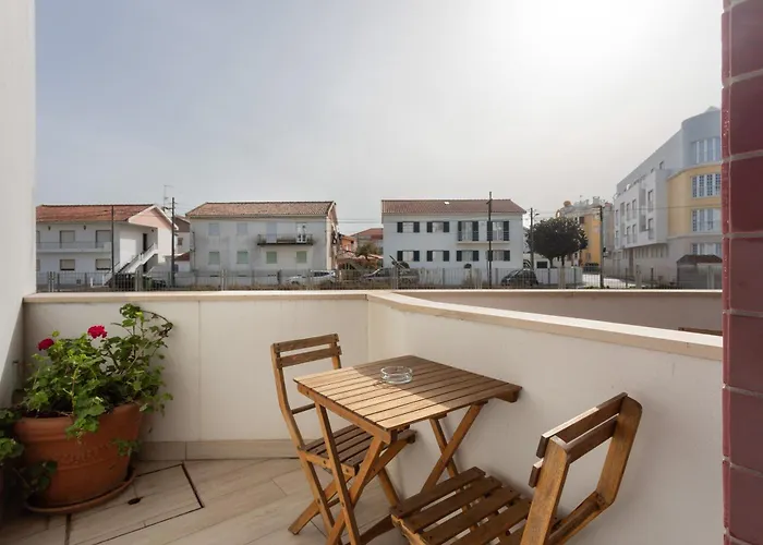 Casa Dos Terracos T2 Rc דירה *